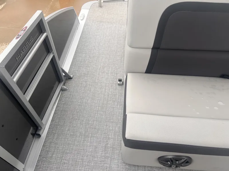 Slide: The Image of Harris 230 Cruiser 2025 - 13