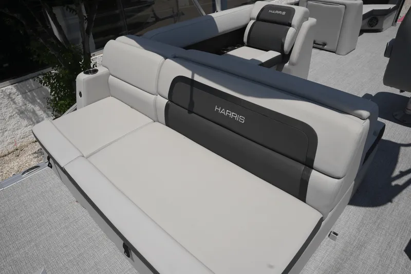 Slide: The Image of Harris 230 Cruiser 2025 - 11