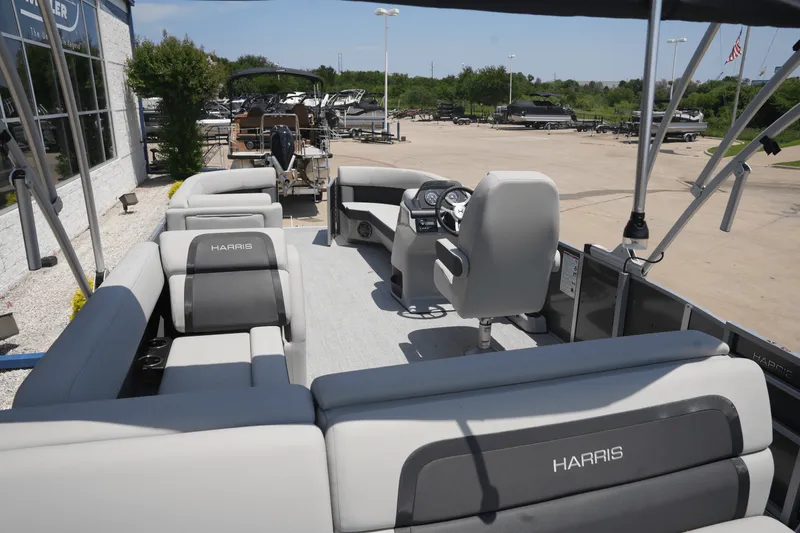 Slide: The Image of Harris 230 Cruiser 2025 - 12