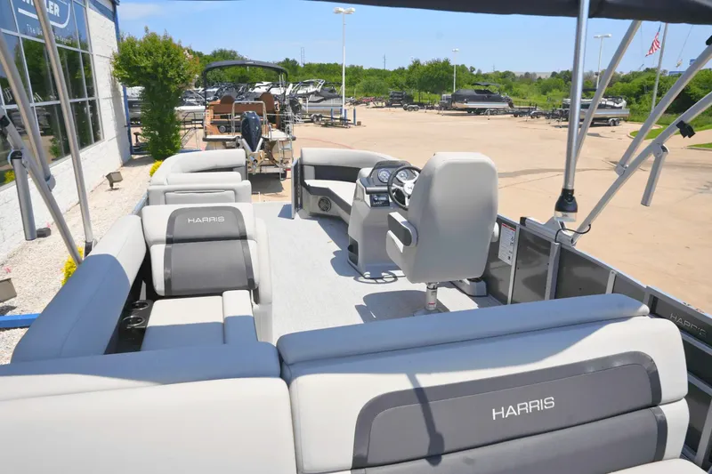 Slide: The Image of Harris 230 Cruiser 2025 - 13