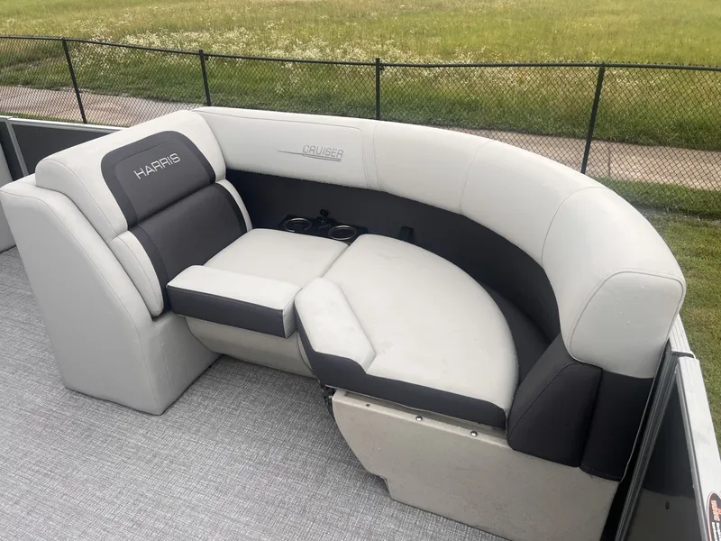 Slide: The Image of Harris 230 Cruiser 2025 - 4