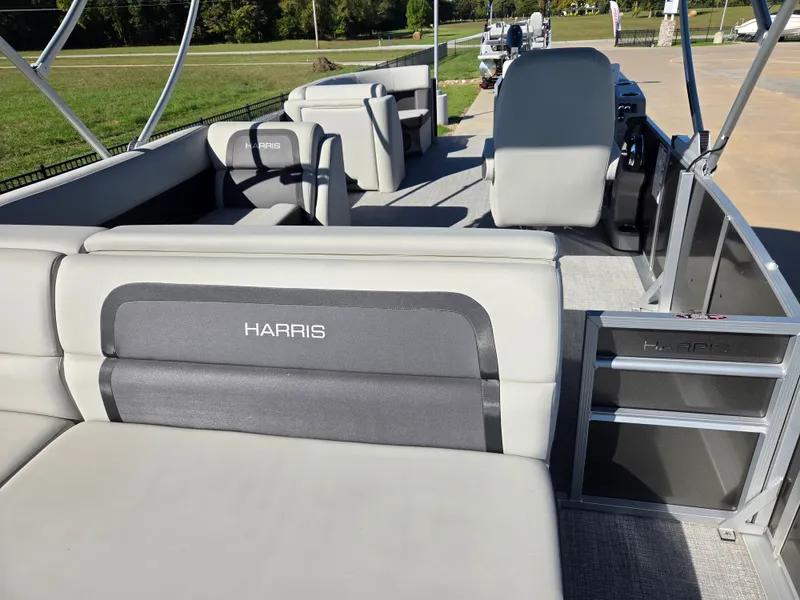 Slide: The Image of Harris 230 Cruiser 2025 - 22