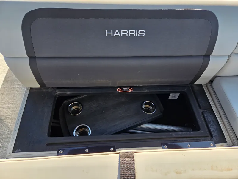 Slide: The Image of Harris 230 Cruiser 2025 - 24