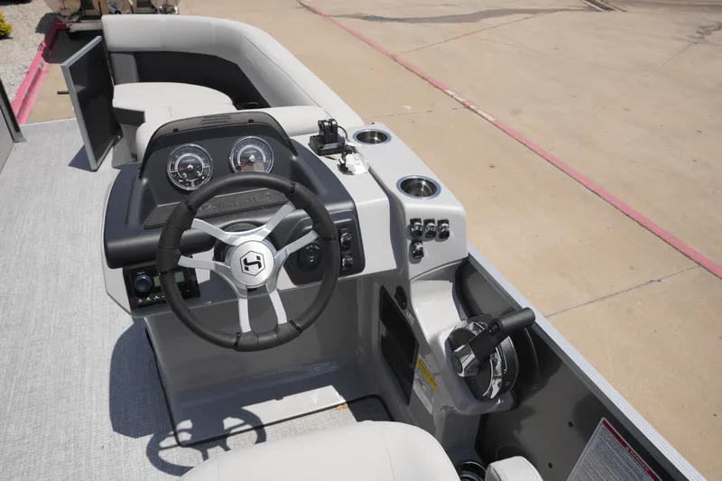 Slide: The Image of Harris 230 Cruiser 2025 - 7