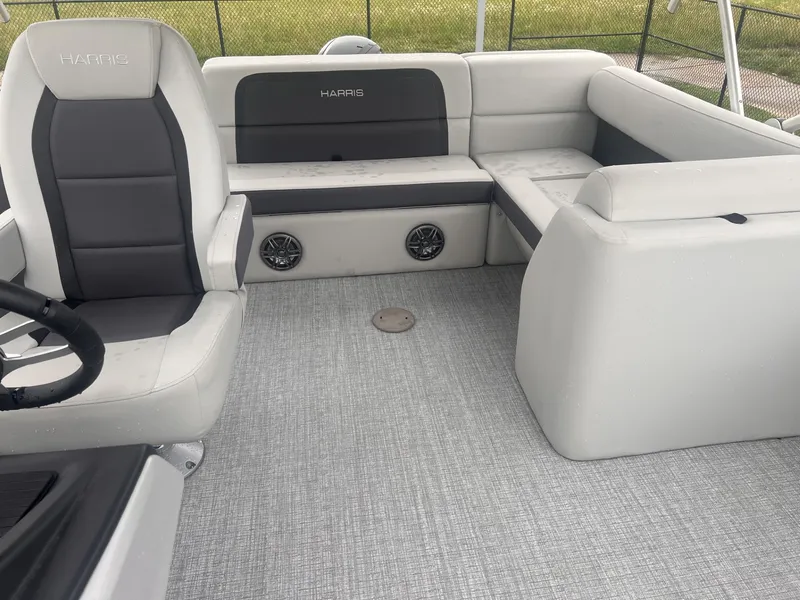 Slide: The Image of Harris 230 Cruiser 2025 - 6