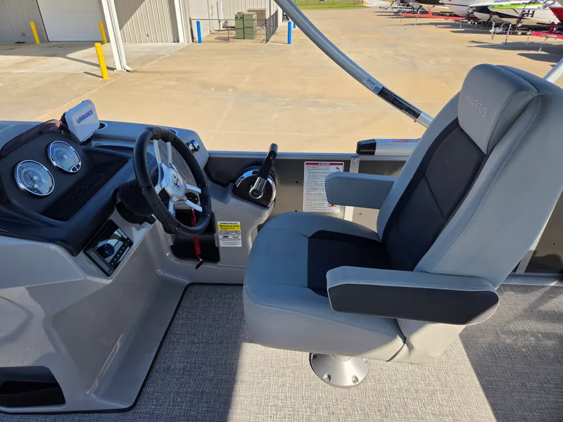 Slide: The Image of Harris 230 Cruiser 2025 - 29