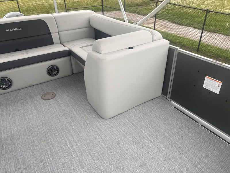 Slide: The Image of Harris 230 Cruiser 2025 - 5