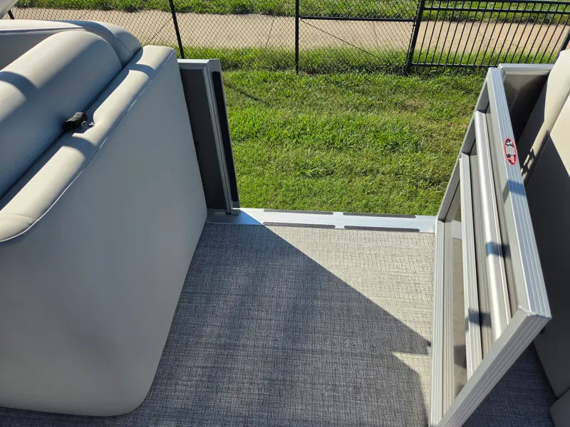 Slide: The Image of Harris 230 Cruiser 2025 - 28