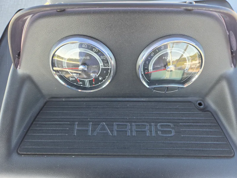 Slide: The Image of Harris 230 Cruiser 2025 - 31