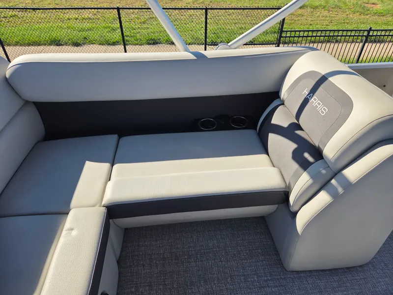 Slide: The Image of Harris 230 Cruiser 2025 - 26