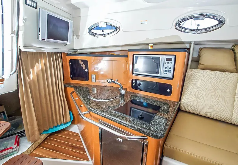 Slide: The Image of Robalo R305 Walkaround 2008 - 25