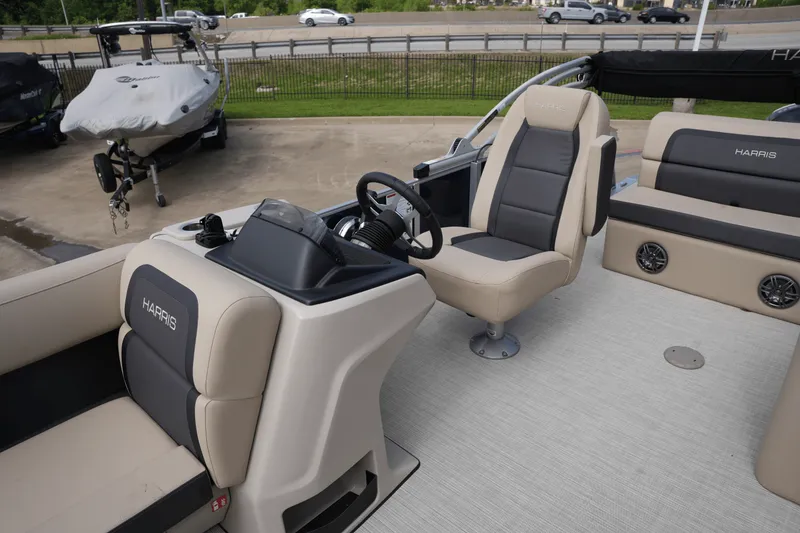 Slide: The Image of Harris 230 Cruiser 2025 - 10