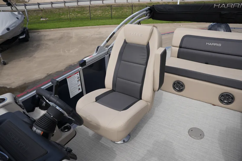 Slide: The Image of Harris 230 Cruiser 2025 - 11