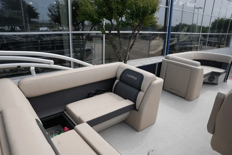 Slide: The Image of Harris 230 Cruiser 2025 - 16