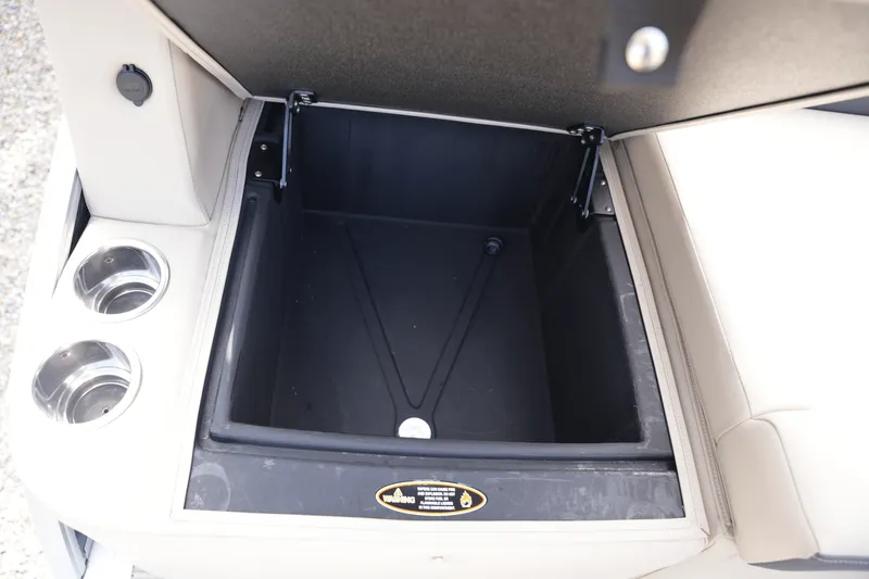 Slide: The Image of Harris 230 Cruiser 2025 - 17