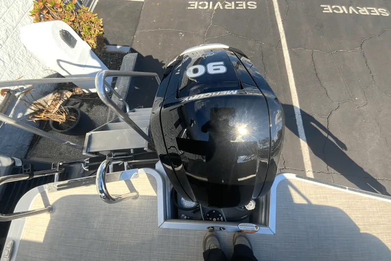 Slide: The Image of Harris 230 Cruiser 2025 - 24