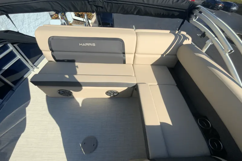 Slide: The Image of Harris 230 Cruiser 2025 - 27