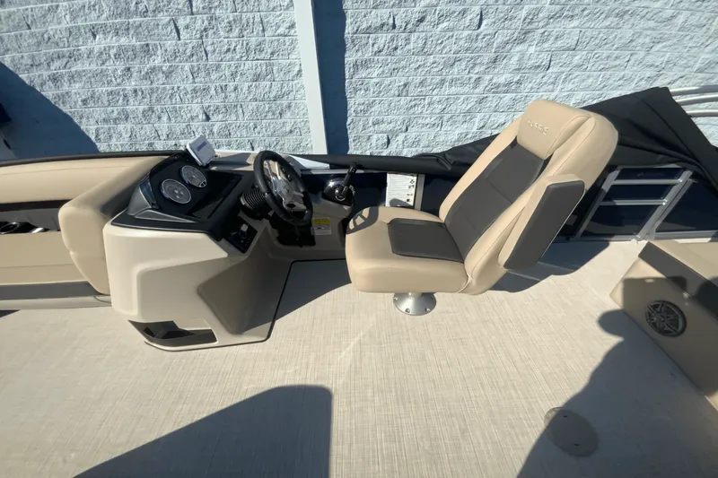 Slide: The Image of Harris 230 Cruiser 2025 - 29