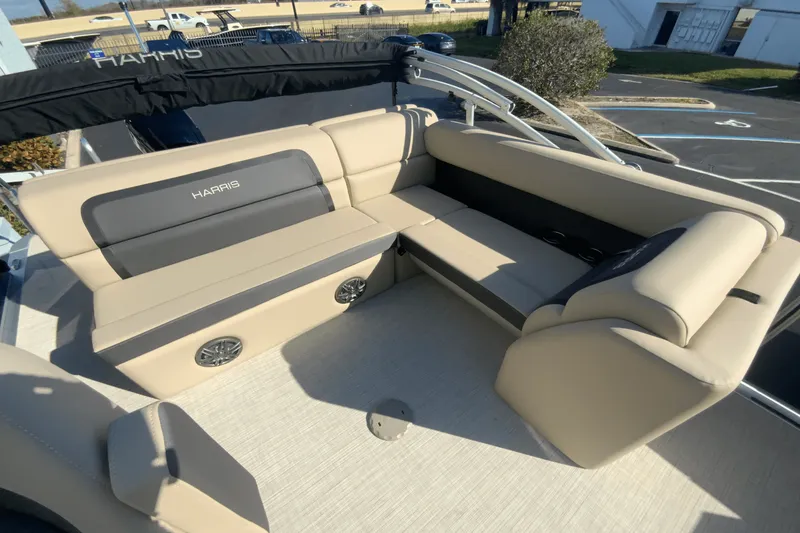 Slide: The Image of Harris 230 Cruiser 2025 - 30