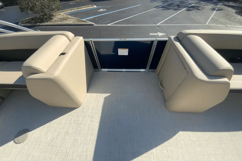 Slide: The Image of Harris 230 Cruiser 2025 - 31