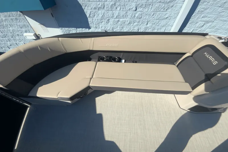 Slide: The Image of Harris 230 Cruiser 2025 - 33