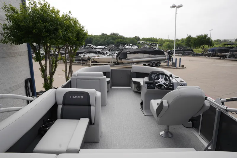 Slide: The Image of Harris 210 Cruiser 2025 - 14