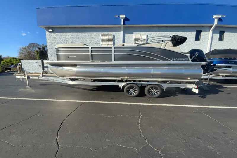 Slide: The Image of Harris 210 Cruiser 2025 - 18