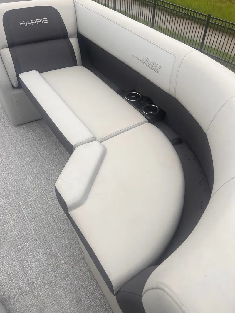 Slide: The Image of Harris 210 Cruiser 2025 - 4