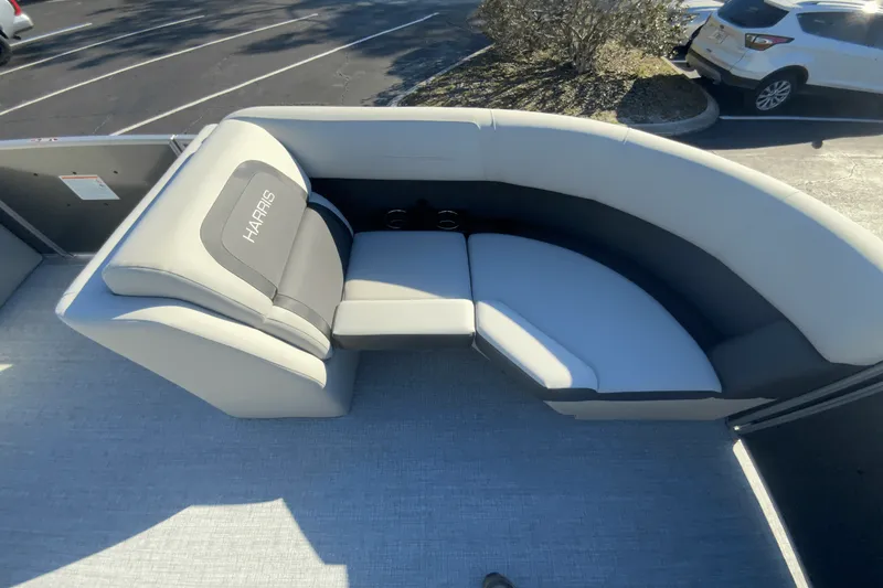 Slide: The Image of Harris 210 Cruiser 2025 - 25