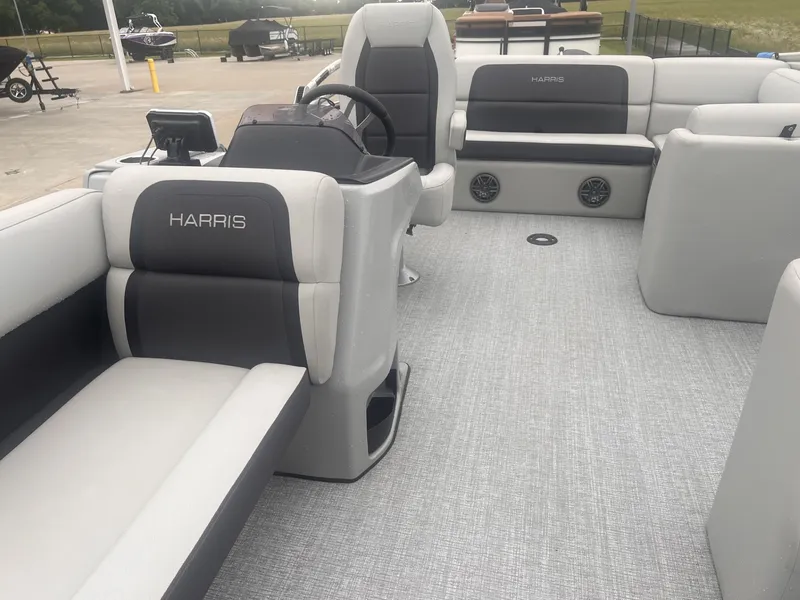 Slide: The Image of Harris 210 Cruiser 2025 - 6