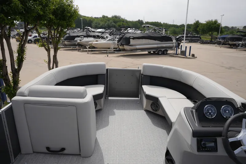 Slide: The Image of Harris 210 Cruiser 2025 - 5