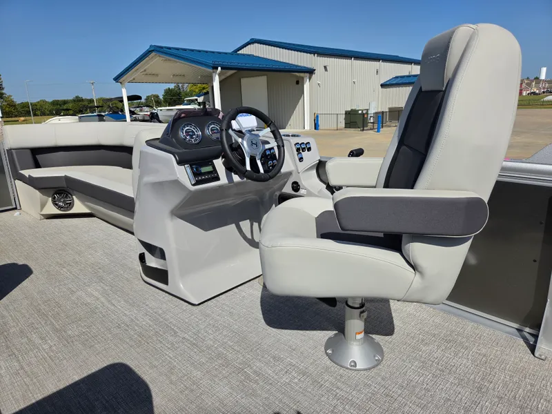 Slide: The Image of Harris 210 Cruiser 2025 - 13
