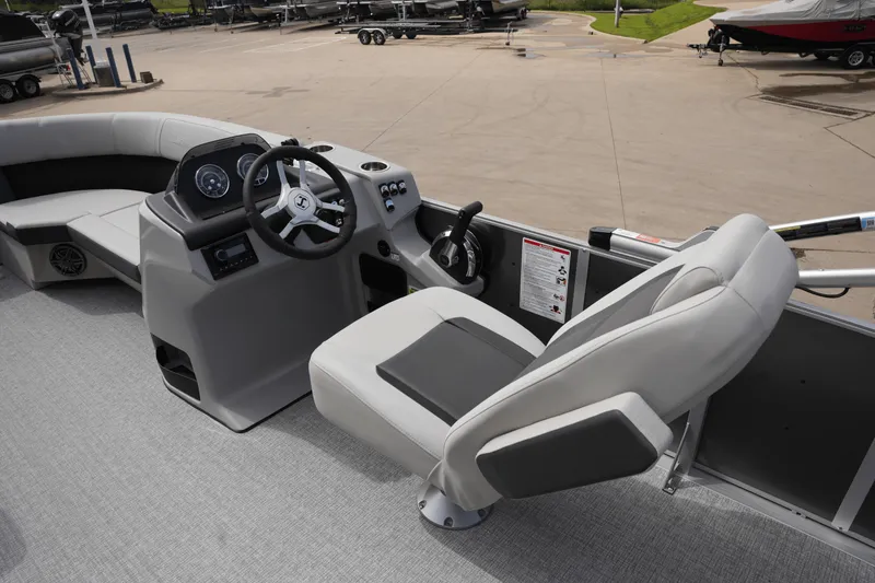 Slide: The Image of Harris 210 Cruiser 2025 - 6