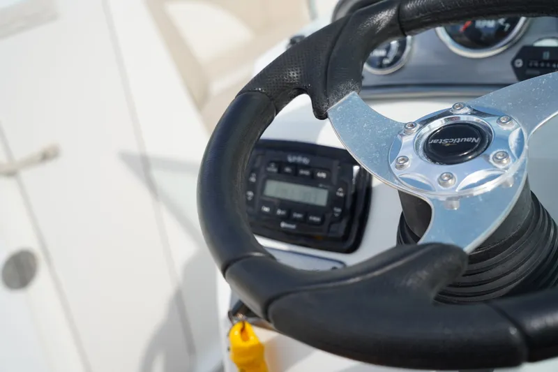 Slide: The Image of NauticStar 223 DC 2015 - 27