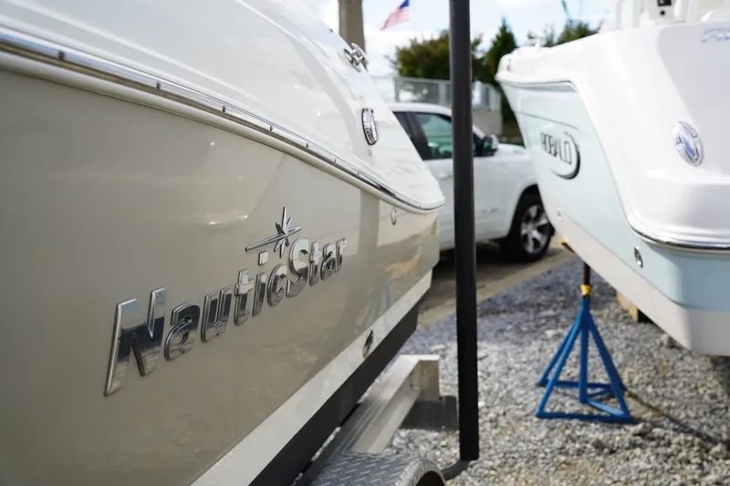 Slide: The Image of NauticStar 223 DC 2015 - 36