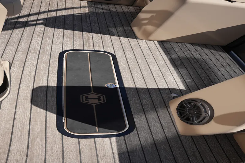 Slide: The Image of Harris 230 Sunliner 2025 - 13