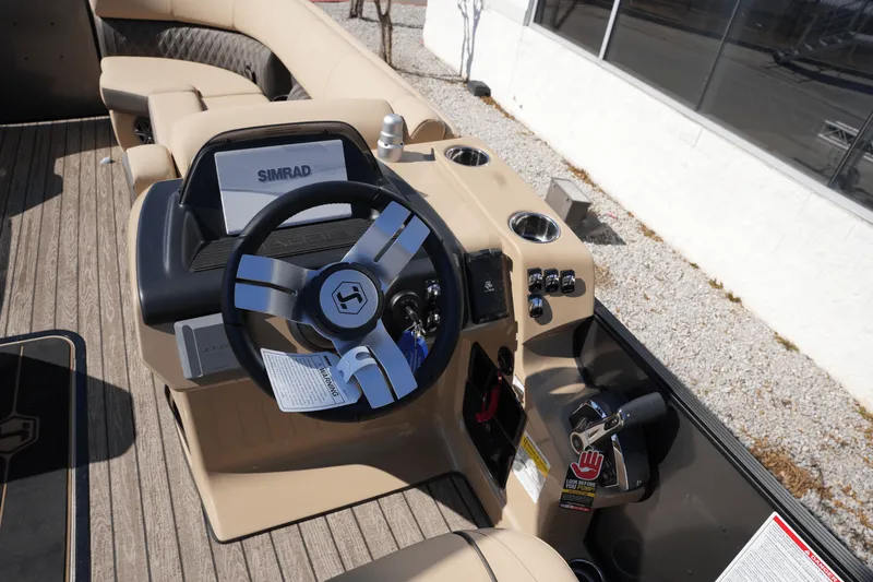 Slide: The Image of Harris 230 Sunliner 2025 - 16