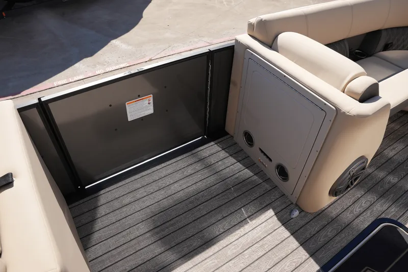 Slide: The Image of Harris 230 Sunliner 2025 - 17