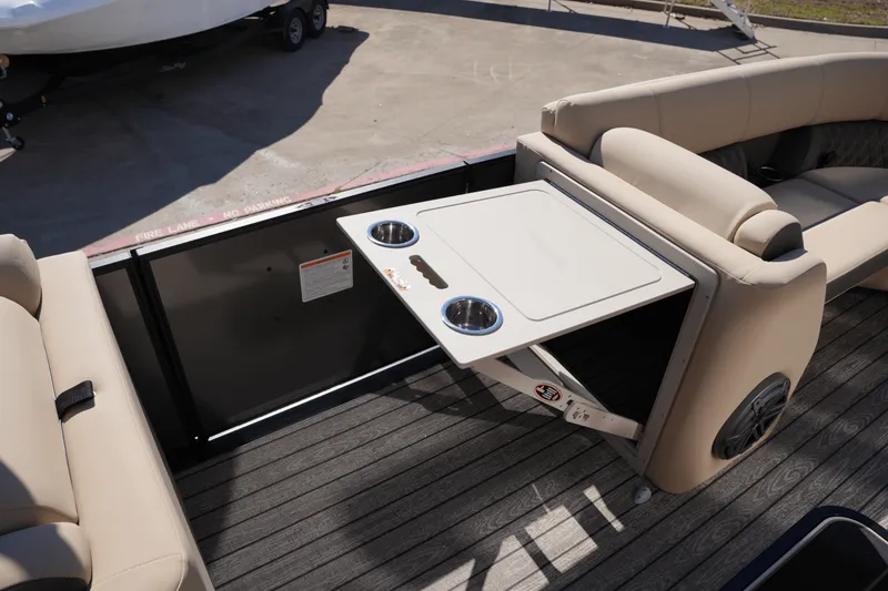 Slide: The Image of Harris 230 Sunliner 2025 - 18