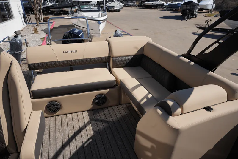 Slide: The Image of Harris 230 Sunliner 2025 - 19