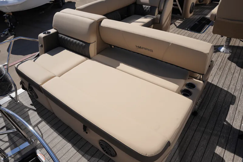 Slide: The Image of Harris 230 Sunliner 2025 - 22