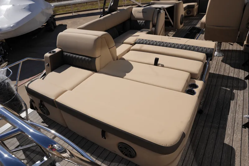 Slide: The Image of Harris 230 Sunliner 2025 - 24