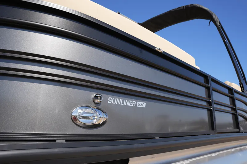 Slide: The Image of Harris 230 Sunliner 2025 - 6