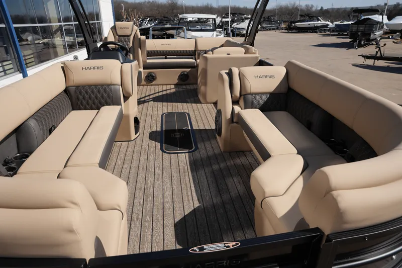 Slide: The Image of Harris 230 Sunliner 2025 - 7