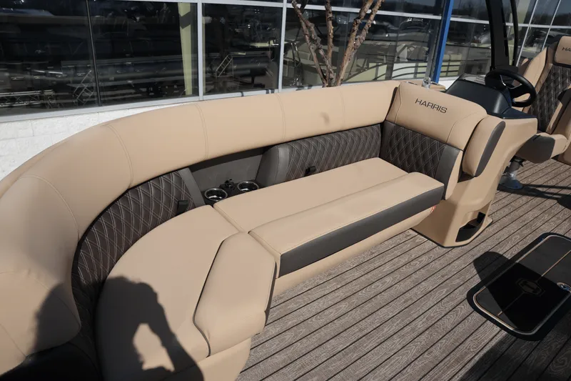 Slide: The Image of Harris 230 Sunliner 2025 - 9