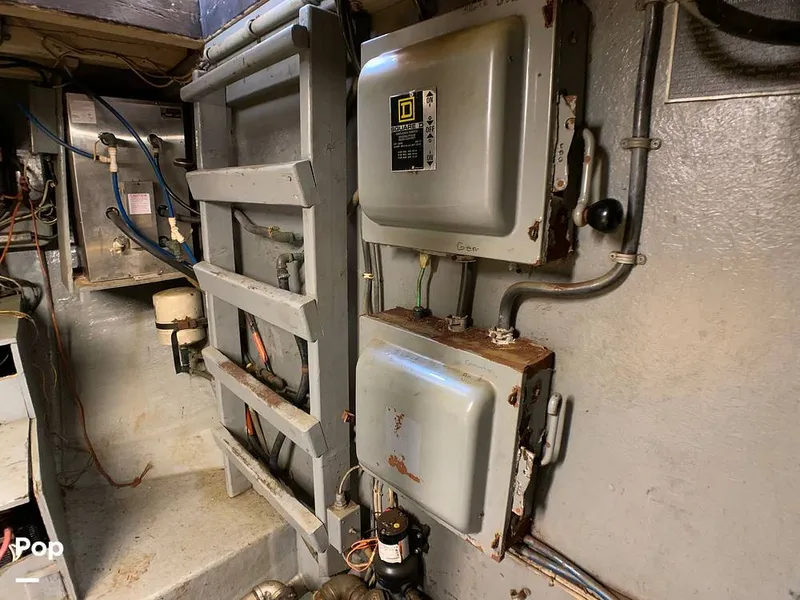 Slide: The Image of Hot H2O Tank On Left - 8755345