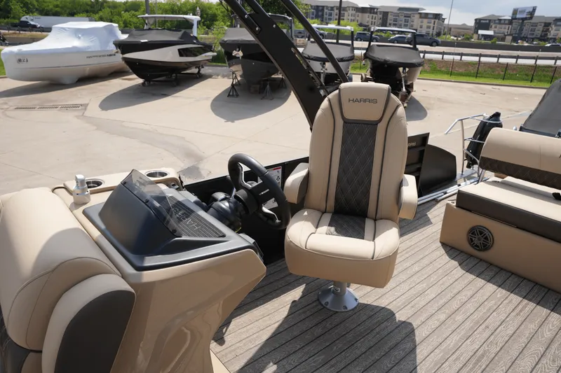 Slide: The Image of Harris 230 Sunliner 2025 - 11