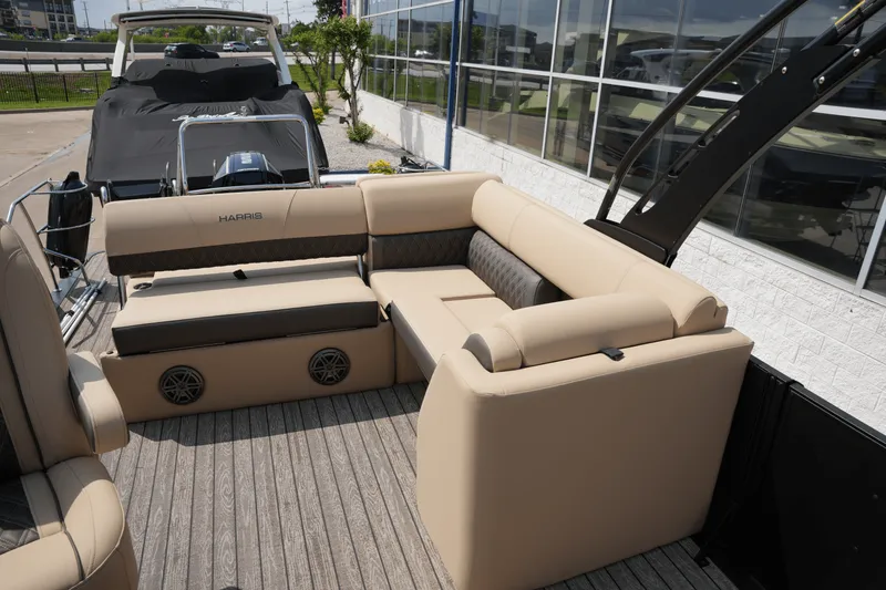 Slide: The Image of Harris 230 Sunliner 2025 - 16