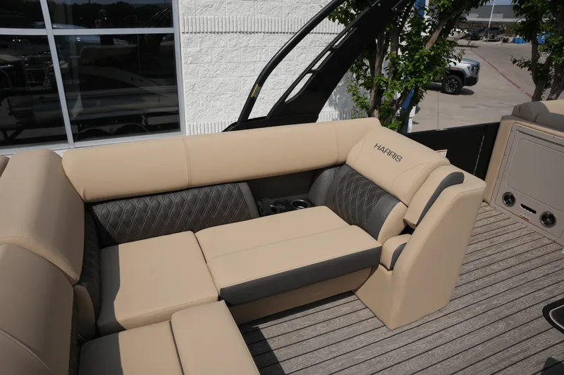 Slide: The Image of Harris 230 Sunliner 2025 - 17