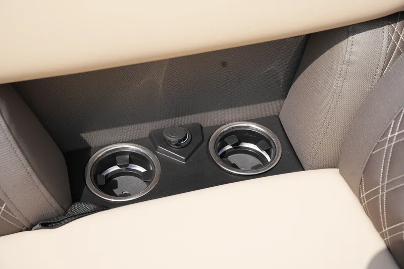 Slide: The Image of Harris 230 Sunliner 2025 - 18